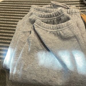 SKims Cotton Fleece Joggers Heather Grey. They run big..